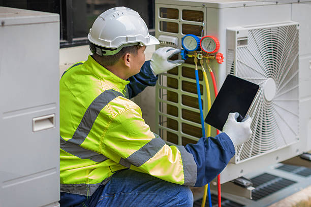 Professional Hvac Installation technician working in Goldsmith, IN